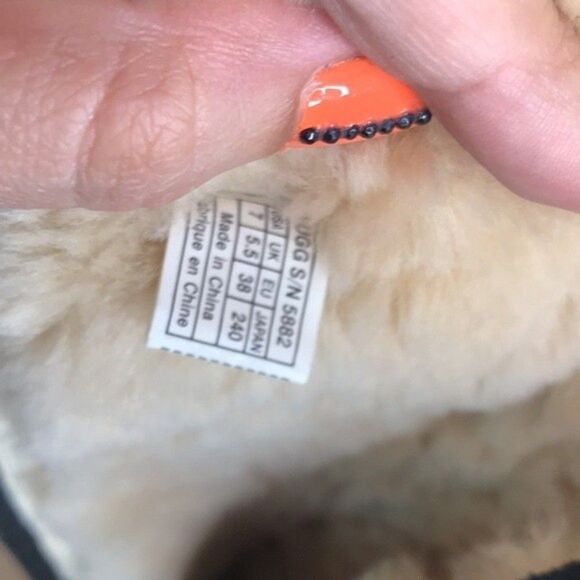 Ugg Australian Suede Embroidered black Sherling Lined winter boots size 7 - Picture 12 of 13